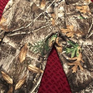 Realtree men’s camouflage pants size 2 XL. Like new￼